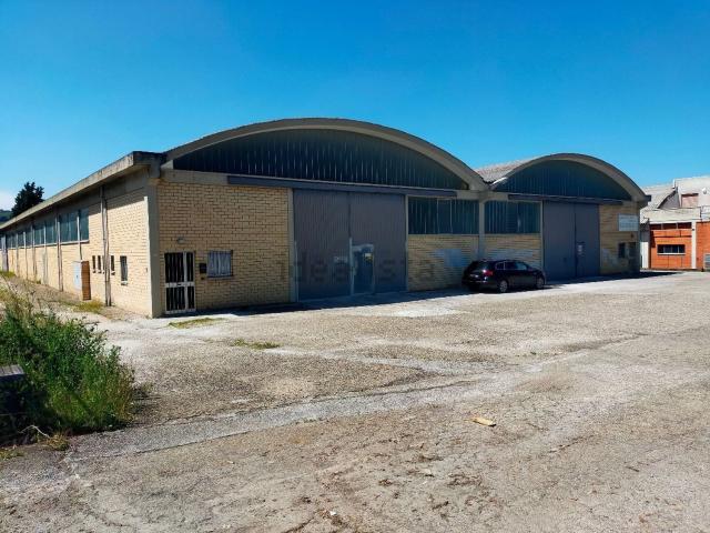 Locale in affitto di 1000 m² in Via Giuseppe di Vittorio