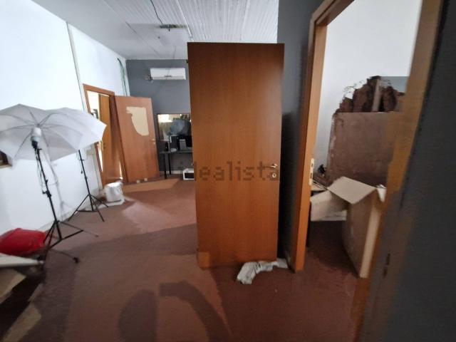 Locale in affitto di 1000 m² in Via Ranuccio Bianchi Bandinelli