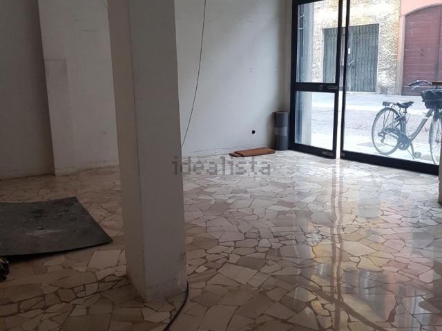 Locale in affitto di 100 m²