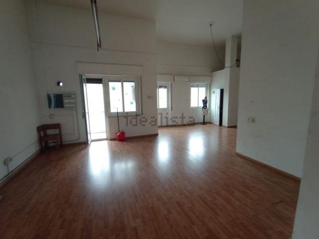 Locale in affitto di 100 m²
