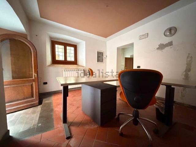 Locale in affitto di 100 m²