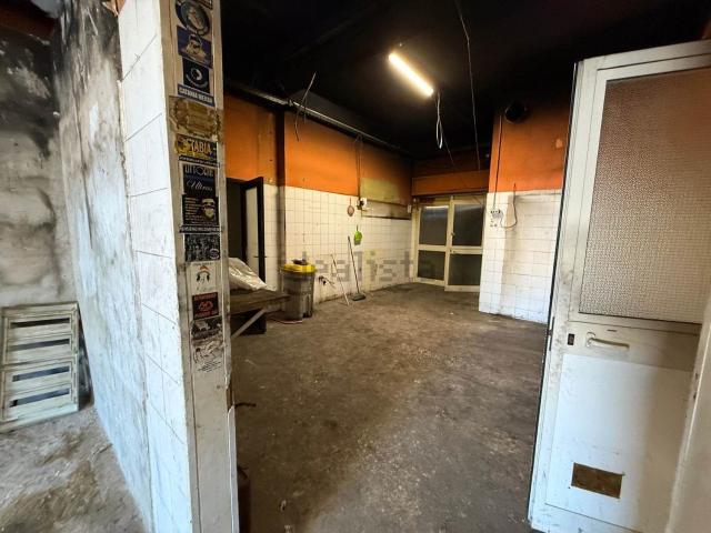 Locale in affitto di 100 m²