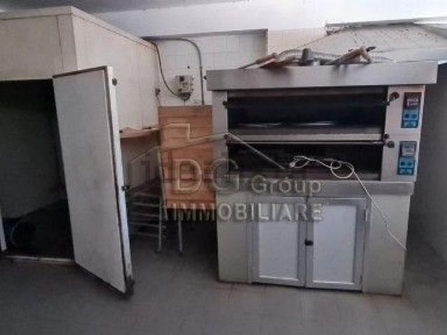 Locale in affitto di 100 m²
