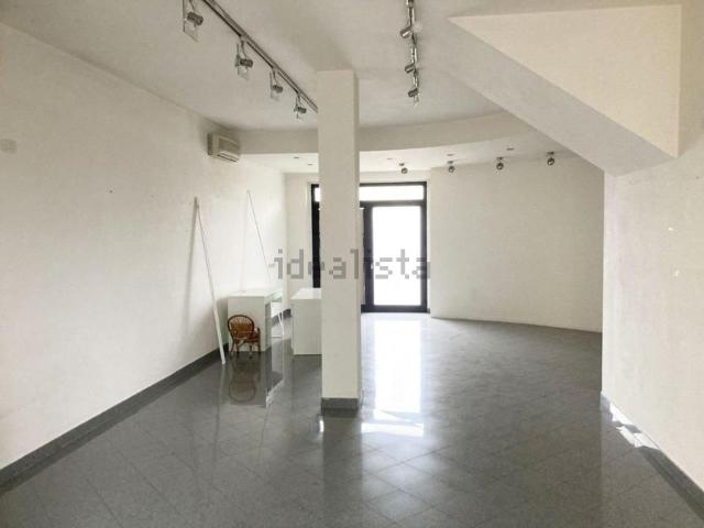 Locale in affitto di 100 m²