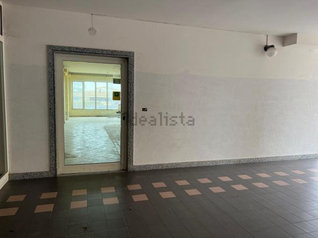 Locale in affitto di 100 m²