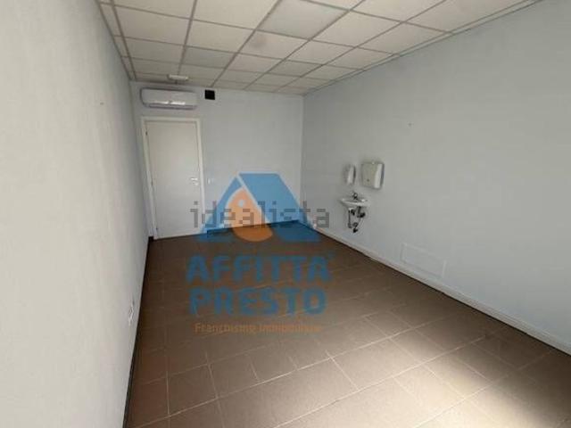 Locale in affitto di 100 m²