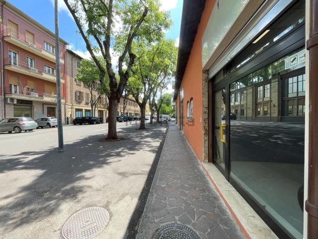 Locale in affitto di 100 m²