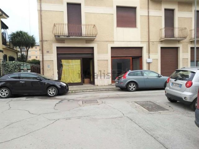 Locale in affitto di 100 m²