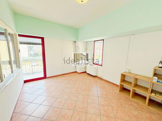 Locale in affitto di 100 m²