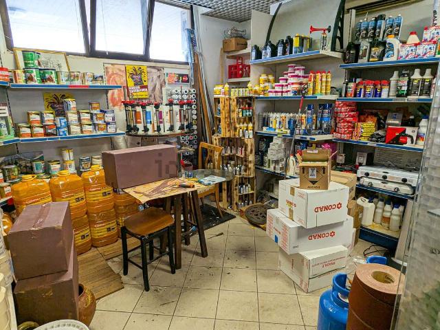 Locale in affitto di 100 m²