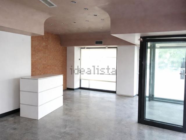 Locale in affitto di 100 m²