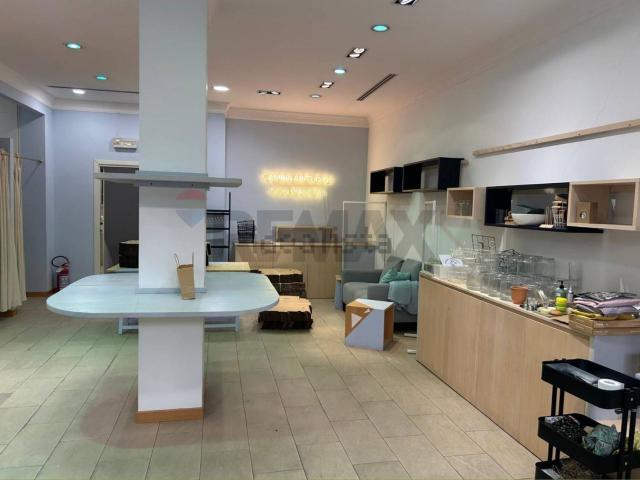 Locale in affitto di 100 m²