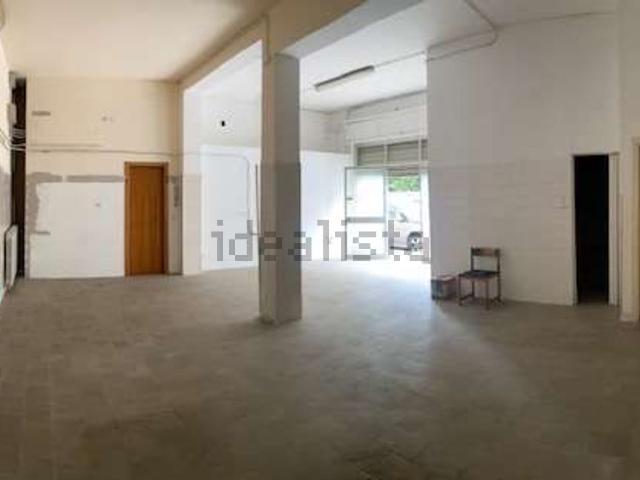 Locale in affitto di 100 m²