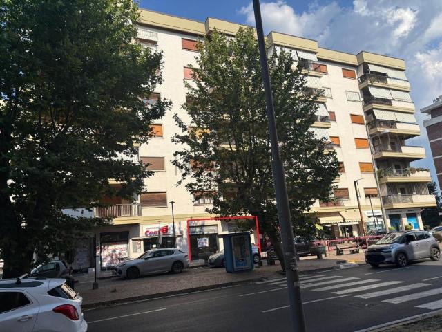 Locale in affitto di 100 m²