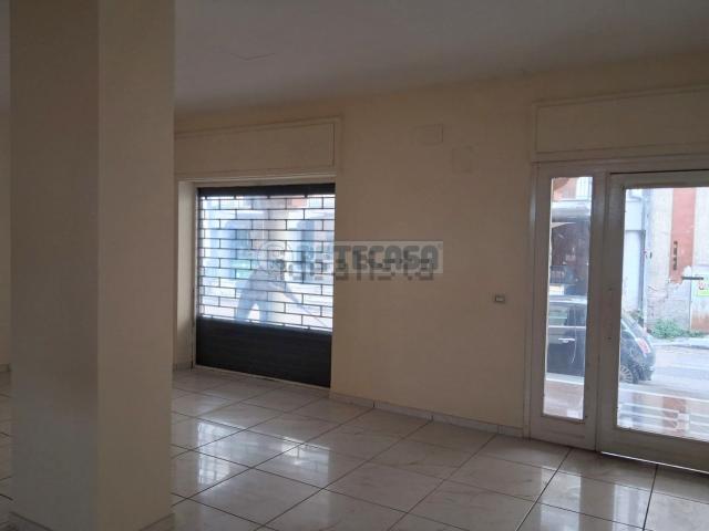 Locale in affitto di 100 m²