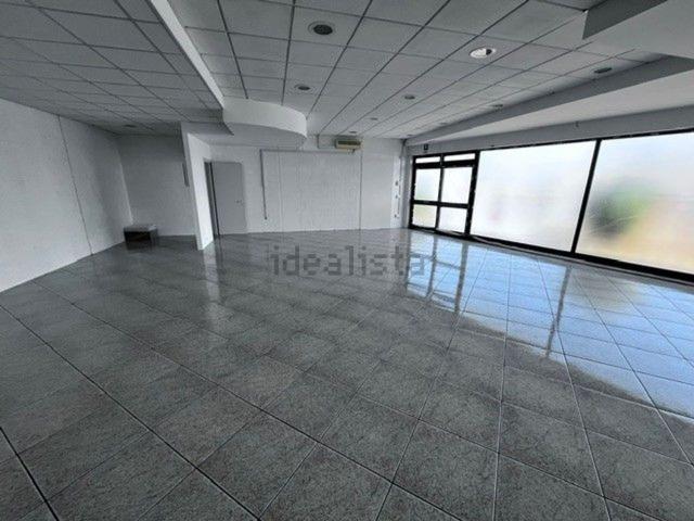 Locale in affitto di 100 m²