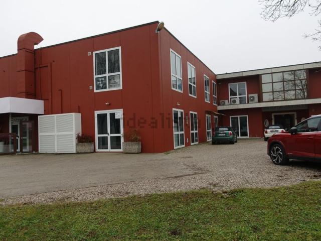 Locale in affitto di 100 m²