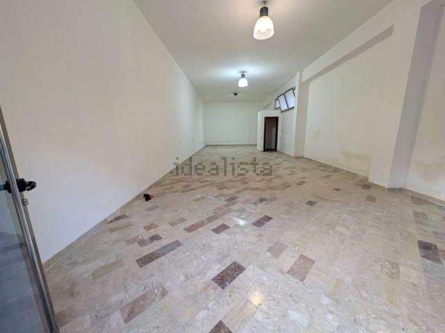 Locale in affitto di 100 m² in Via Colacasio