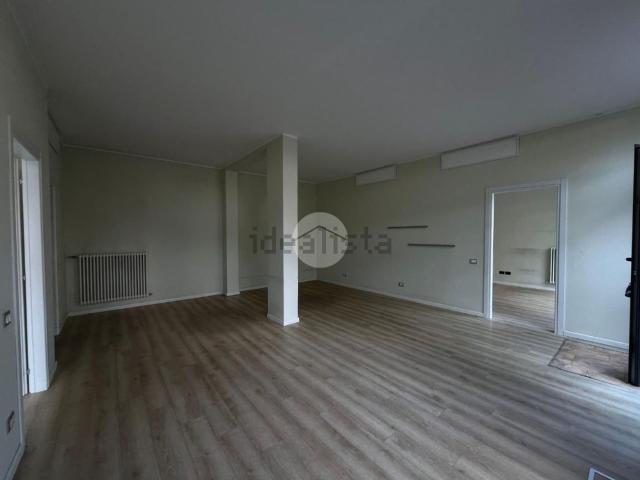 Locale in affitto di 100 m² in Via Costanza Cerioli
