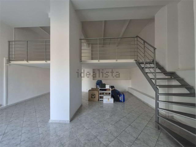Locale in affitto di 100 m² in Via Cavalier d&apos arpino, 159