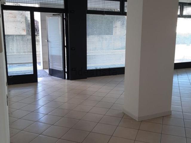 Locale in affitto di 100 m² in Via Cadore