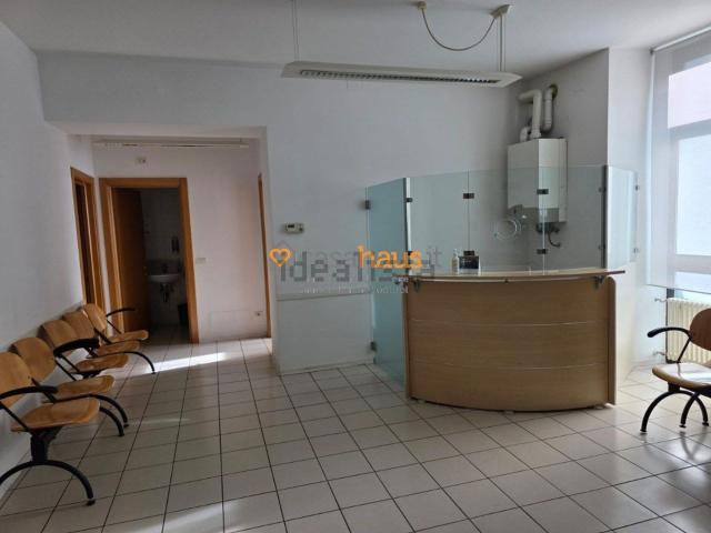 Locale in affitto di 100 m² in Via Claudia Augusta