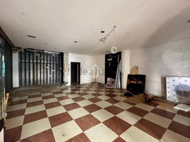Locale in affitto di 100 m² in Via Cristoforo Colombo