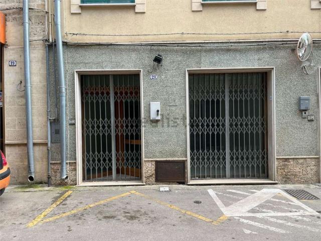 Locale in affitto di 100 m² in Via A. Manzoni, 21