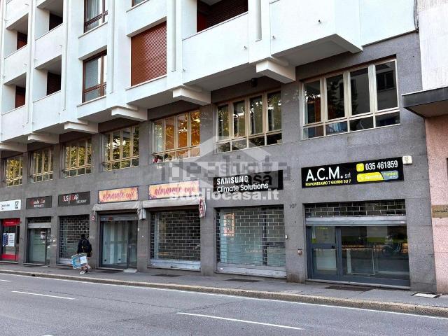 Locale in affitto di 100 m² in Via Angelo Maj, 10
