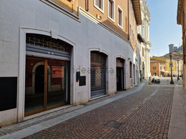 Locale in affitto di 100 m² in Via angelo mazzoldi, 4