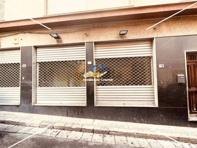 Locale in affitto di 100 m² in Via Angiò, 18