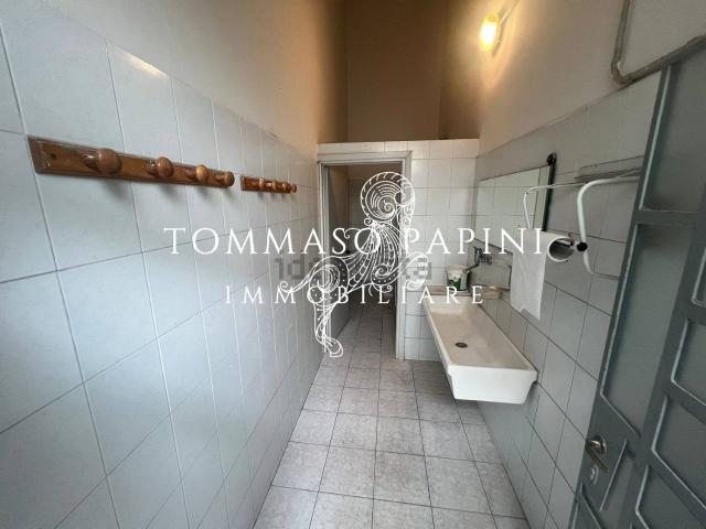 Locale in affitto di 100 m² in Via Adriano Zarini, 13