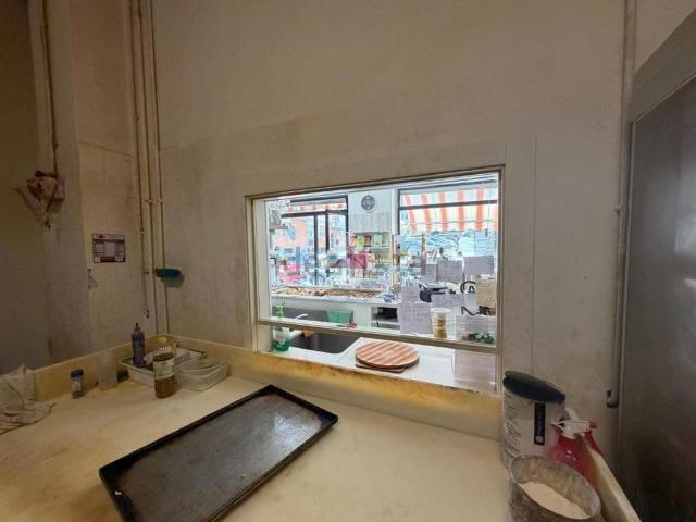 Locale in affitto di 100 m² in Via Assisi, 8