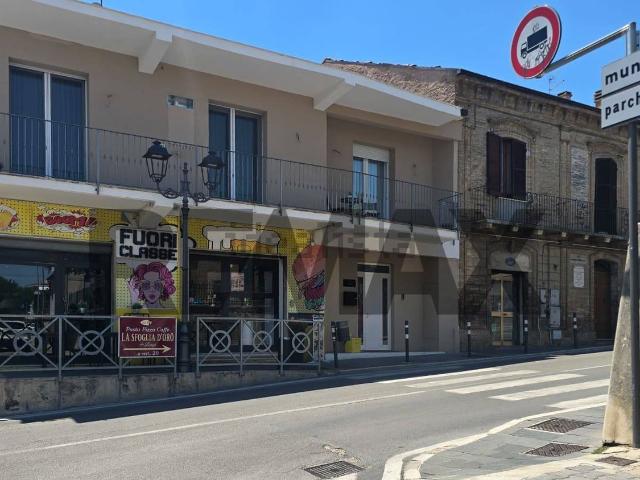 Locale in affitto di 100 m² in Via Attilio Forlani, 24