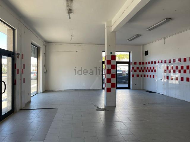 Locale in affitto di 100 m² in Via Aurelia Nord
