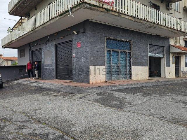 Locale in affitto di 100 m² in Via Borghesiana