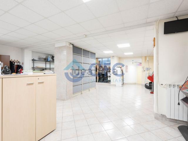 Locale in affitto di 100 m² in Via Bernardo Celentano, 18