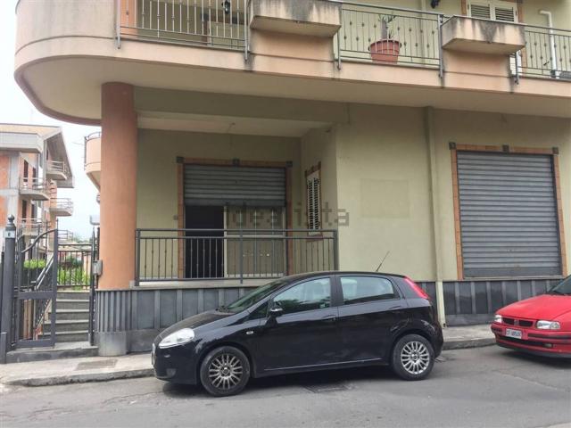 Locale in affitto di 100 m² in Via G. Amendola, 8