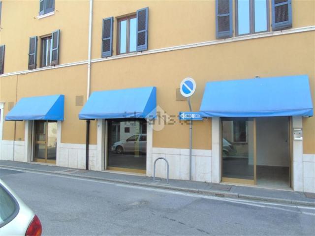 Locale in affitto di 100 m² in Via G.Chiodi, 28