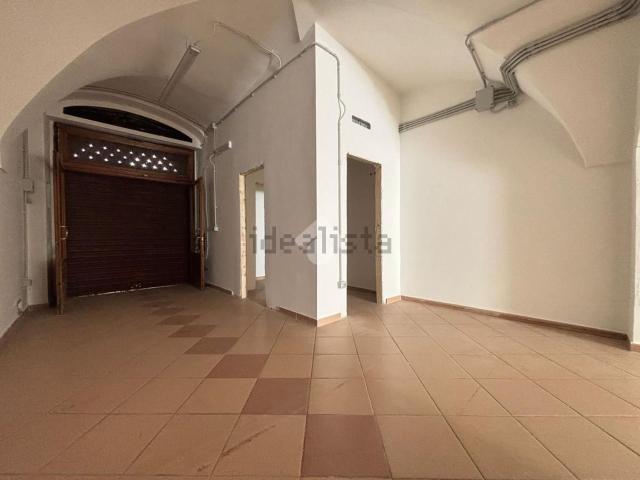 Locale in affitto di 100 m² in Via Giuseppe Pavoncelli, 1