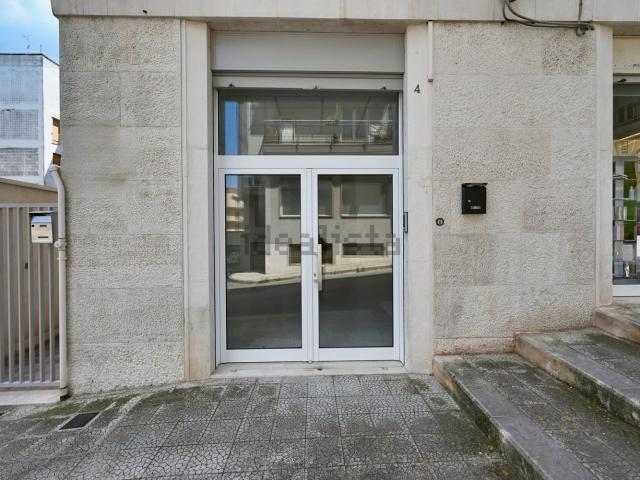 Locale in affitto di 100 m² in Via Giuseppe Pugliese, 4