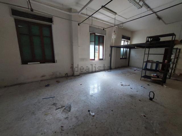 Locale in affitto di 100 m² in Via Giacomo Matteotti