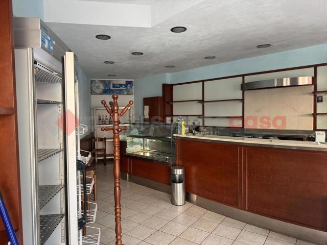 Locale in affitto di 100 m² in Via Giacomo Puccini, 49