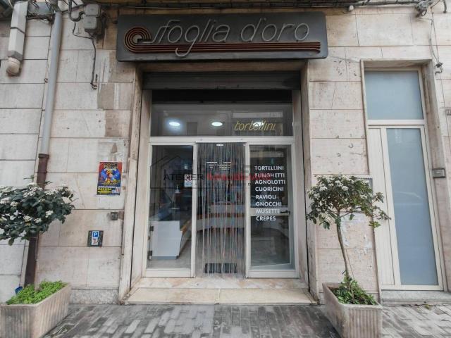 Locale in affitto di 100 m² in Via Giosuè Carducci