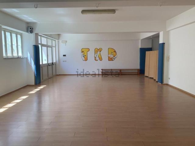 Locale in affitto di 100 m² in Via Giovanni Gentile, 9