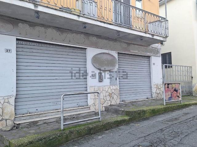 Locale in affitto di 100 m² in Via Girardi, 18