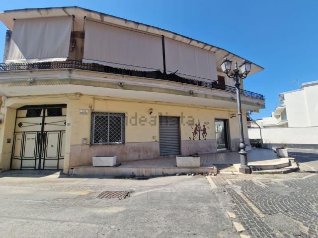 Locale in affitto di 100 m² in Via Dante, 1