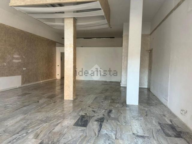 Locale in affitto di 100 m² in Via Dante Alighieri