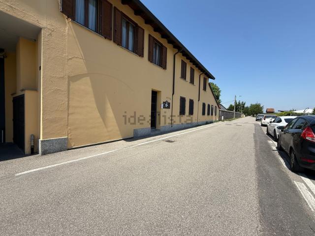 Locale in affitto di 100 m² in Via de Amicis E 18