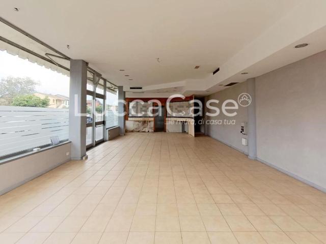 Locale in affitto di 100 m² in Via del Centenario, 79